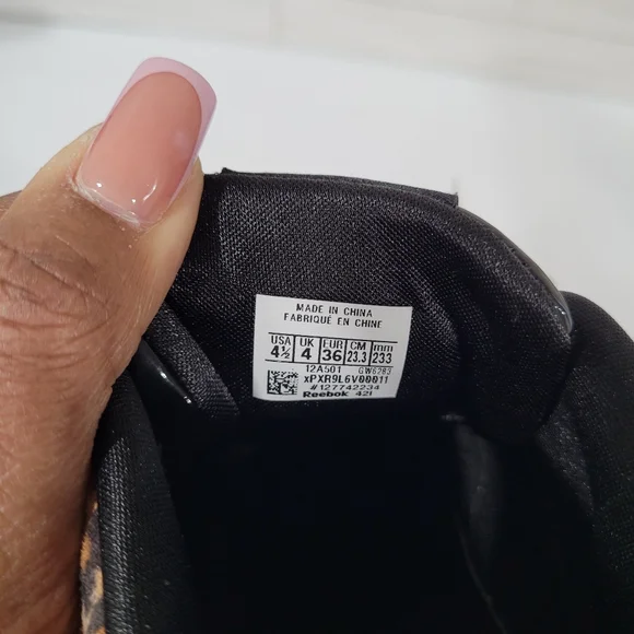 Reebok Animal print Sneakers size 4.5 Girls NWT - Picture 4 of 8